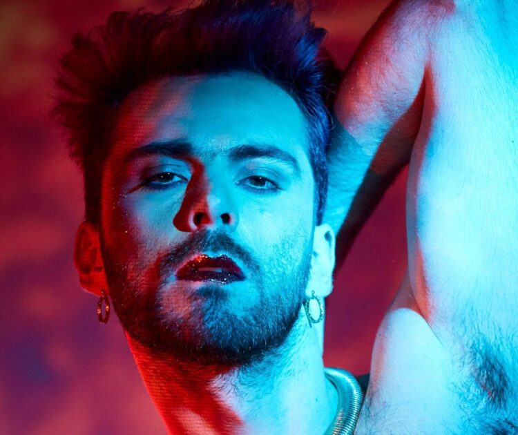 ‘Kikando e me Olhando’: MC Braz comemora mais de 100 milhões de streams em hit