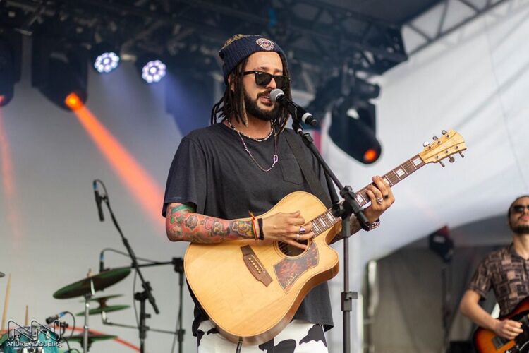 Com produtores indicados ao Grammy, Julies anuncia nova fase sonora em ‘Lance ou Romance’