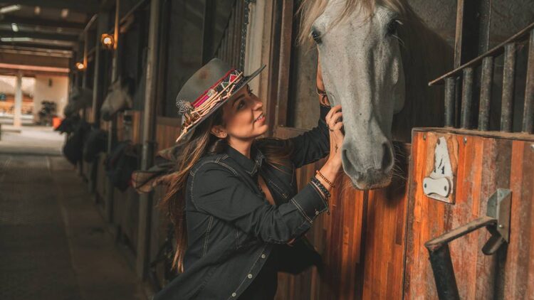 Nayra Days lança o single “Rompendo Barreiras”