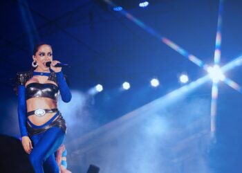 Anitta encerra turnê de Carnaval com ingressos esgotados e música nova em Curitiba