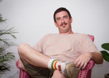 Caio Pires lança EP autoral ‘Cada Qual uma Galáxia Celestial’ que une o reggae a música popular brasileira