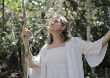 Liza K regressa ao simples na faixa ‘Entra’