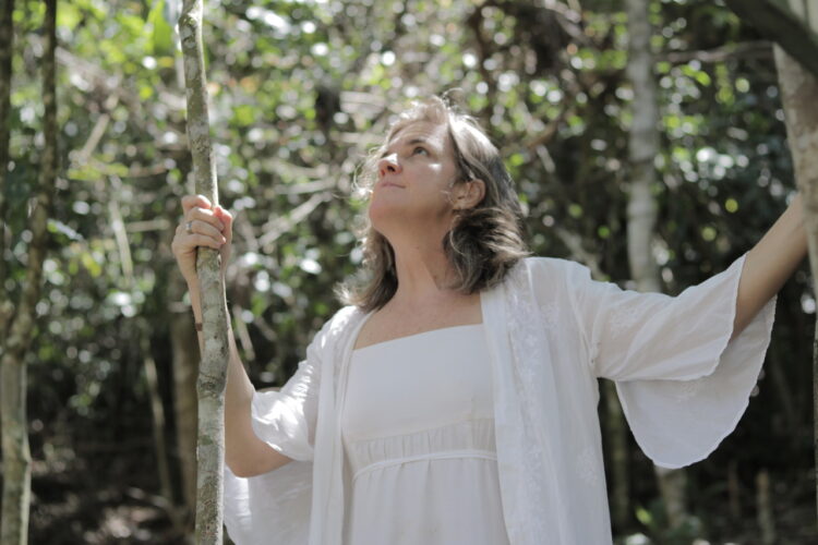 Liza K regressa ao simples na faixa ‘Entra’