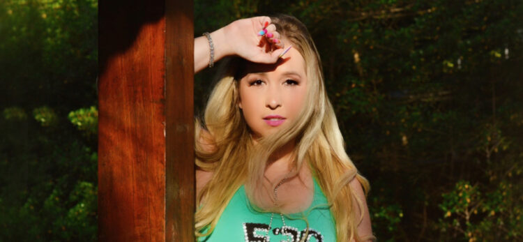 Susanne Stersi se prepara para lançar o novo single “5:30”, nesta sexta-feira (10), em todas as plataformas digitais