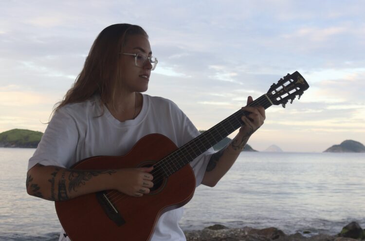 Abordando a intuição feminina, Luana Berti lança o single “Sexto Sentido”