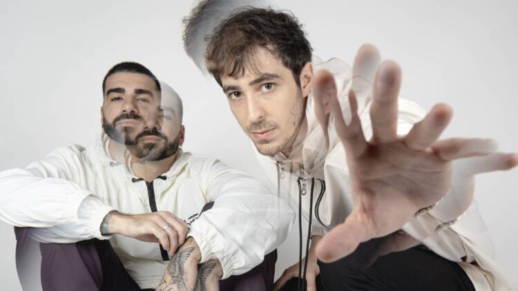 OUTROEU lança “A Mágica Por Trás da Forma”, terceiro álbum de estúdio da dupla