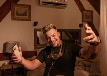 MC J.A fala de amor e apresenta as belezas da vida na inédita “LUIVI”