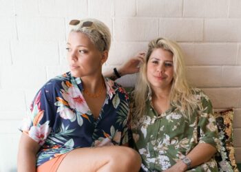 “Paetê” é o primeiro feat entre as cantoras Lofran e Isadora Vilela