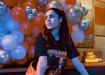 Lelê Azevedo encanta público com seu primeiro show no Bem Vibez, no Rio de Janeiro