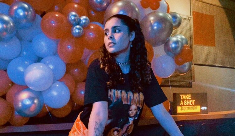 Lelê Azevedo encanta público com seu primeiro show no Bem Vibez, no Rio de Janeiro