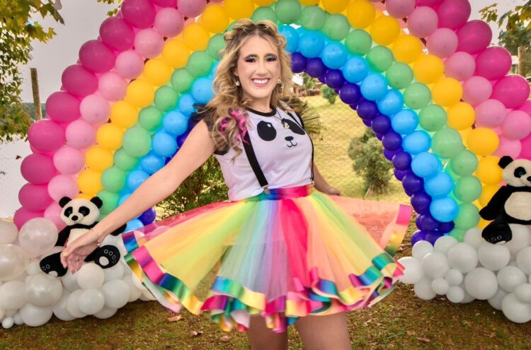 Natasha Panda lança seu primeiro single autoral “Bem Mais Colorido”