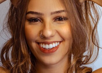 No Dia das Mães, Giulia Olliver se apresenta no Tonton Jazz Music Bar