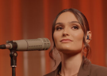 Bia Gullo lança seu primeiro álbum