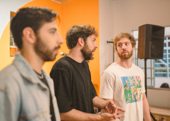 Rooftime leva música até crianças e adolescentes em evento