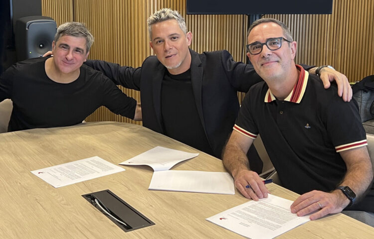 Alejandro Sanz assina com a Sony Music Entertainment