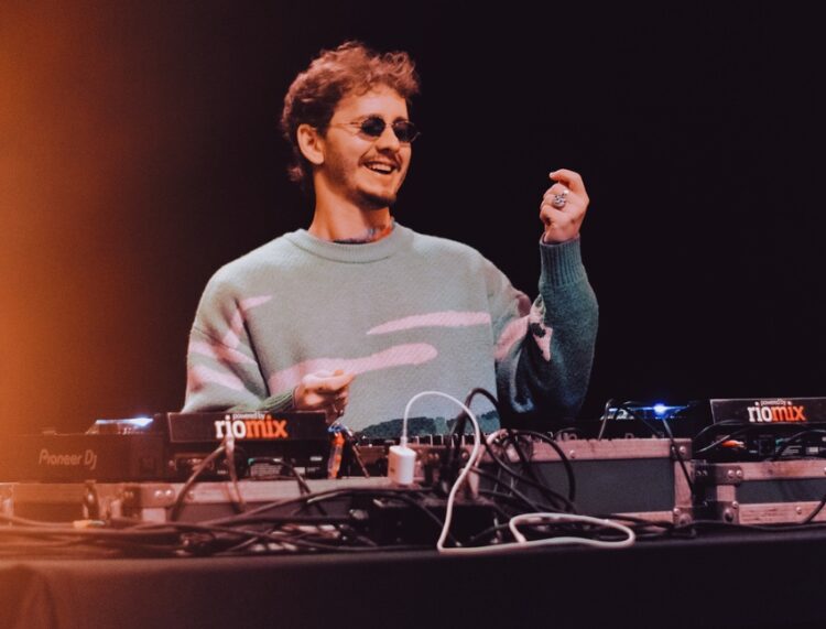 KONSK convida Nina Joory para a divertida “Que Eu Tinha”