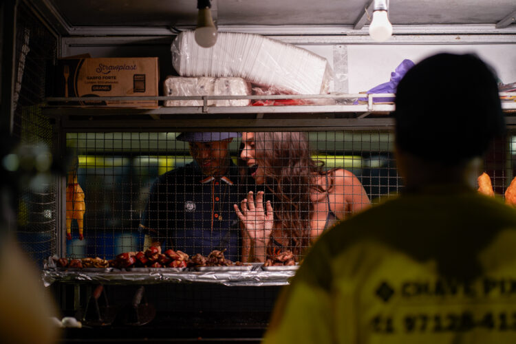 Amanda Coronha se une a FP do Trem Bala na faixa “Fome”