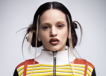 “TUYA”: assista ao videoclipe da música de ROSALÍA