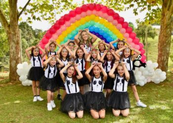 Natasha Panda revela curiosidades do clipe de “Bem Mais Colorido”