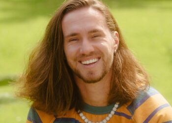 Vitor Kley lança versão acústica da música Porta Retrato