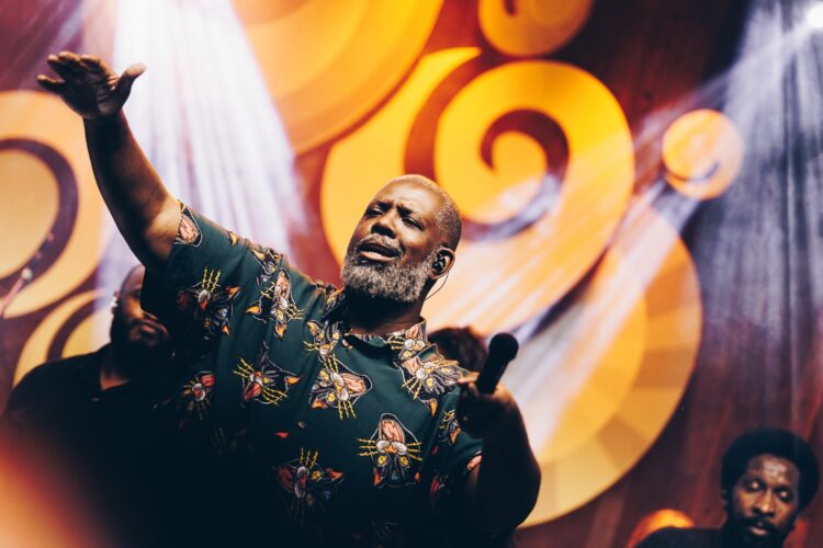 Rede Quintal do Espeto Interlagos é inaugurada com show de Péricles