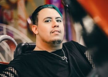 Com ajuda de fãs na criação da música, Marc Yann lança o novo single “Combinado”