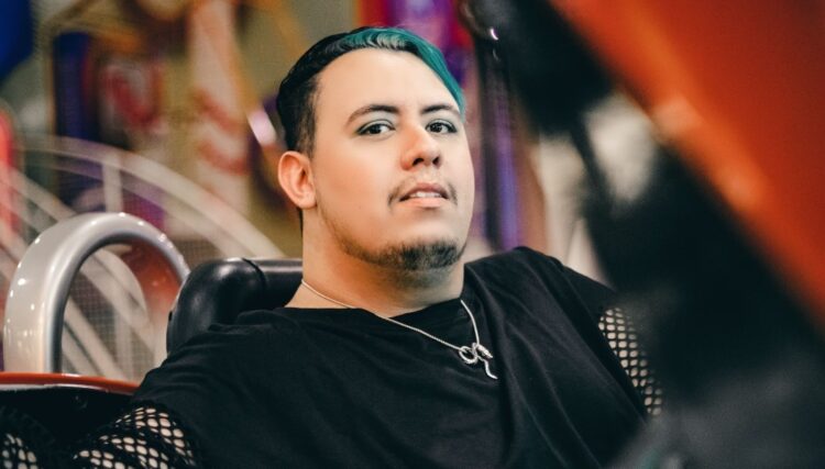 Com ajuda de fãs na criação da música, Marc Yann lança o novo single “Combinado”