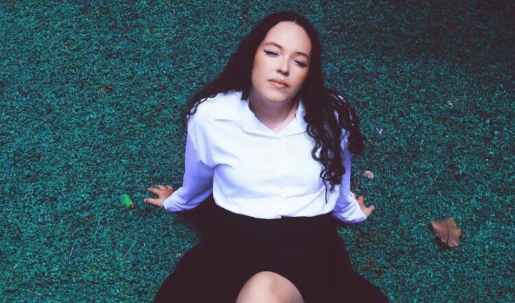 Fernanda Hofmann traz memórias afetivas em seu mais novo single “Douro”