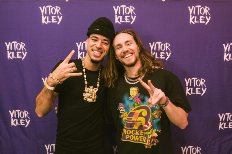 Vitor Kley e L7nnon se unem no lançamento de “Ponto de Paz”