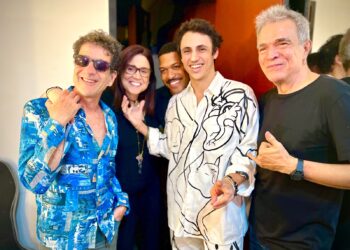 Pedro Mahal faz tributo à música em estreia no Manouche com show lotado