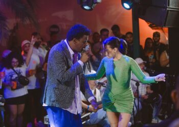 Com Seu Jorge e MC Zaac, Ana Clara encanta São Paulo com sua batucada