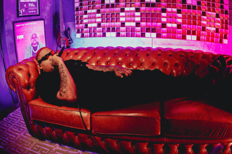 Dominando as plataformas de música, Kevin O Chris lança EP autoral “Tamborzão Raiz: Vol 2”