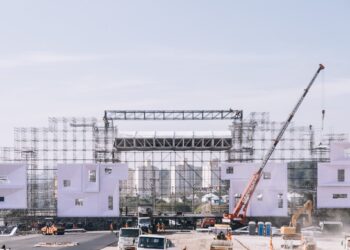 The Town: cenografia começa a se destacar na montagem do festival e deixa Cidade da Música deslumbrante 