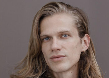 Kevin Holt fala sobre atuação em ‘Diário de uma Viagem Inesperada’: “Exigiu muita concentração e entrega”