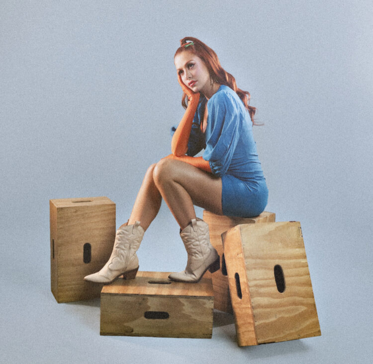 Sofia Gayoso mistura MPB com música latino-americana em “Só Minha”.