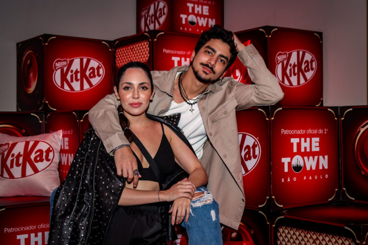 Famosos curtem primeira noite do The Town 2023 no lounge KITKAT