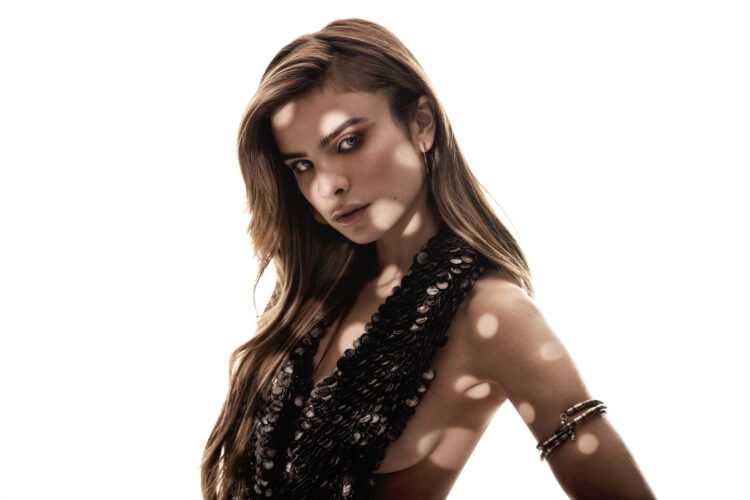 GIULIA recebe sua segunda indicação ao Grammy Latino com a faixa “aviso de amigo:”