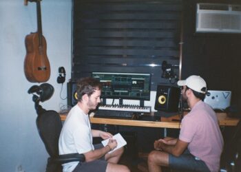 DJ e produtor KONSK se une a Ipe na inédita ‘PHYSICAL’, faixa que remete aos encontros nas noites