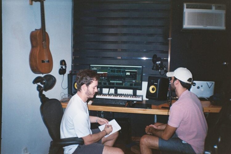 DJ e produtor KONSK se une a Ipe na inédita ‘PHYSICAL’, faixa que remete aos encontros nas noites