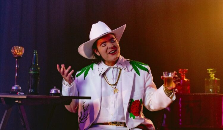 Gali Galó aposta na sofrência do novo sertanejo com “Três Passinhos da Derrota”