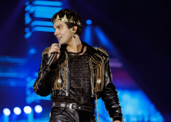 Luan Santana inaugura segunda fase do Luan City com “Mulher Segura”