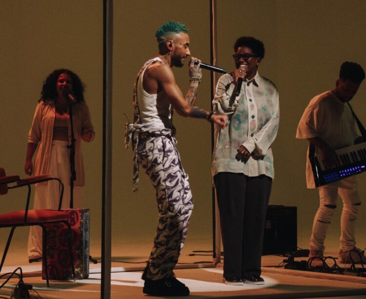 EP ‘Lugares’ de NIZZ ganha versão ao vivo com participação De Vic Brow e Mahmundi