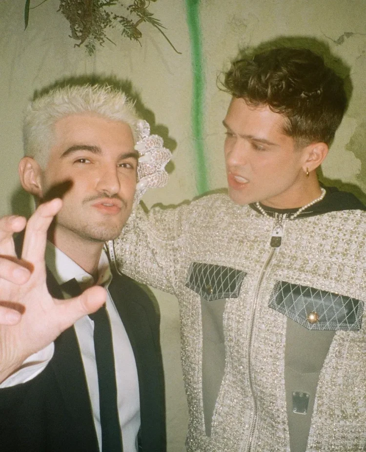 Jão convoca os gatos e lança videoclipe de ‘Me Lambe’ com participação de João Guilherme