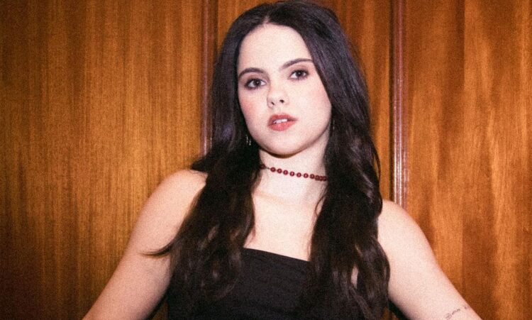 Serenna divulga o single “Trago Seu Amor De Volta”