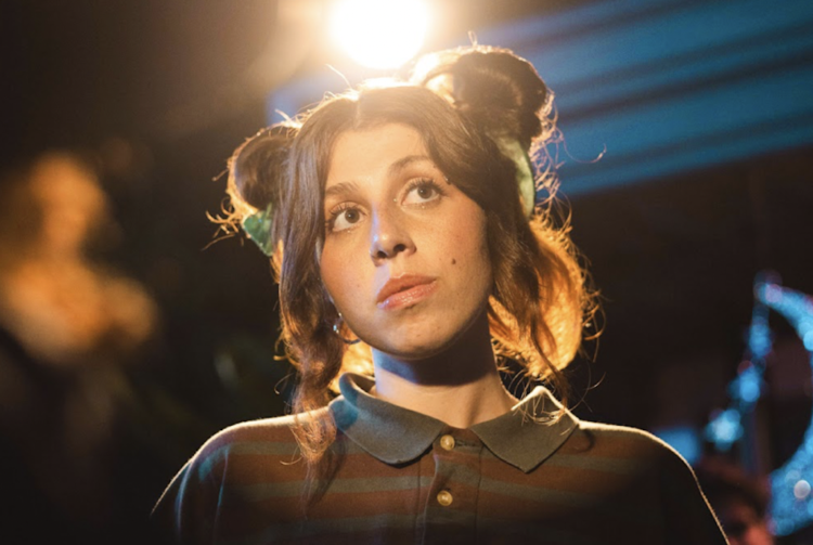 Em carreira solo, Agatha estreia seu primeiro disco autoral “passatempo” 