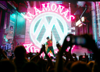 Mamonas Assassinas O Legado emociona público no Vibra São Paulo