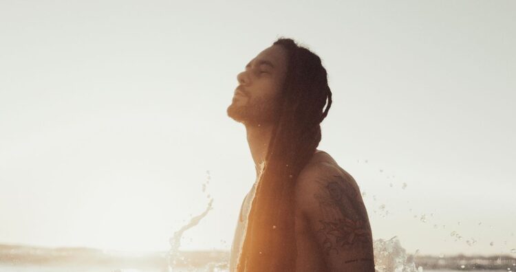 “Várias Ondas”: Número 1 nas rádios do Brasil, Gabriel Elias faz show de lançamento de novo álbum Casa Natura Musical