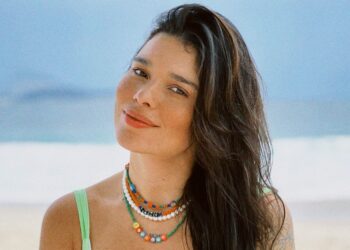 Cantora e compositora Lary lança o novo single “Casalzão da Porra”