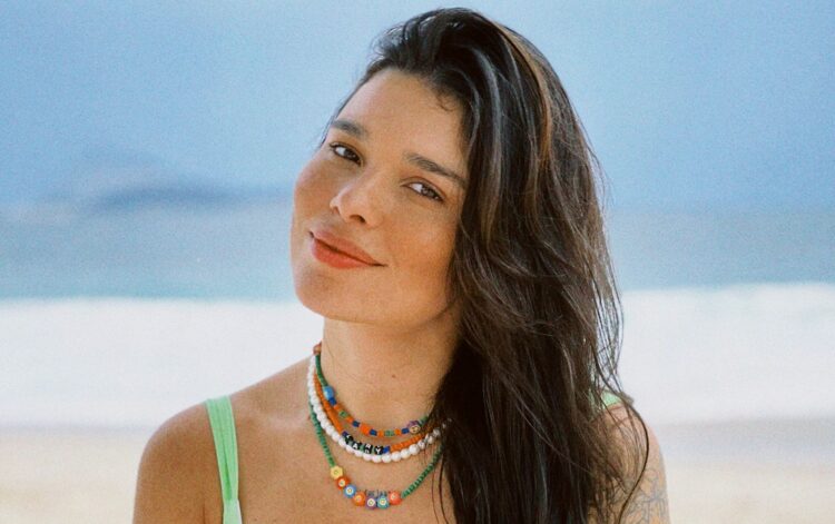 Cantora e compositora Lary lança o novo single “Casalzão da Porra”