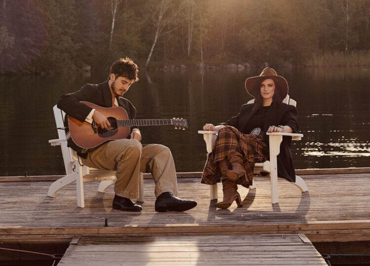 Dueto de Laura Pausini e Tiago Iorc ganha versão acústica
